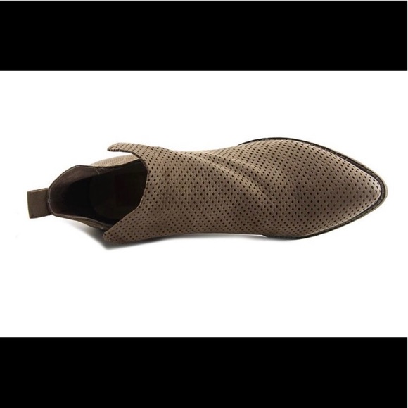 Dolce Vita Sonya Booties - Picture 5 of 13